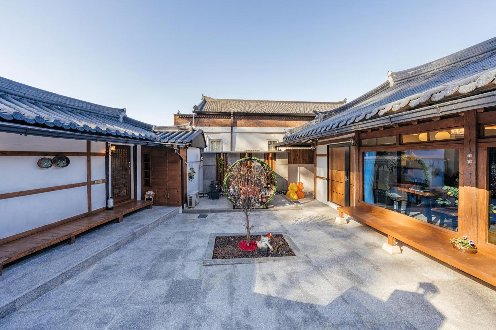 And Spring Hotel Jeonju Exterior photo
